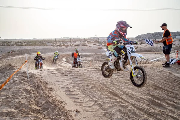 Dubai United Arab Emirates Μαρ 2021 Junior Motocross Αναβάτη Και — Φωτογραφία Αρχείου