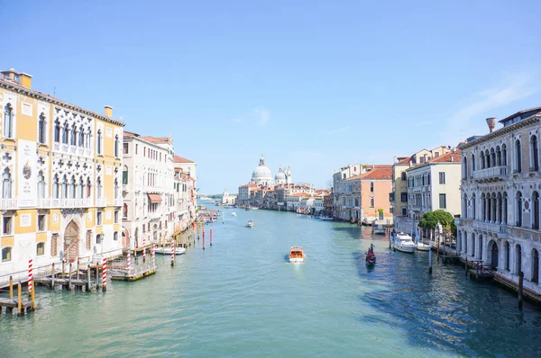 Venise Italie Avril 2016 Bateaux Sur Canal Long Des Bâtiments — Photo
