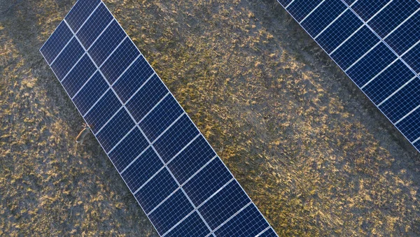 Vysokoúhlý Snímek Solárních Panelů Liniích Přírodní Krajině — Stock fotografie