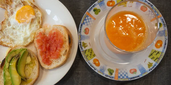 Une Vue Sur Petit Déjeuner Maison Avec Jus Orange Oeuf — Photo