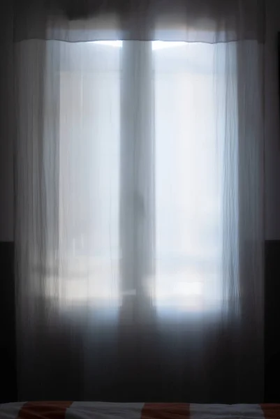 Vertical View Faint Light Sliding Blurry Window Curtains Empty Room — Stock Photo, Image