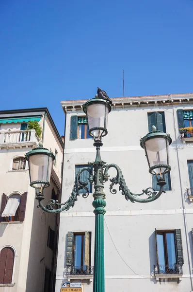 Веніс Італія Травня 2016 Року Електрична Вулична Лампа Перед Будинком — стокове фото