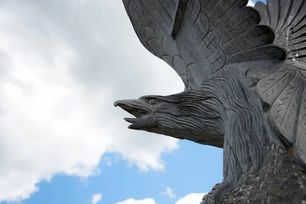 Primer Plano Monumento Águila Contra Hermoso Paisaje Nublado — Foto de Stock