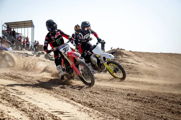 Dubai Emirados Arab Unidos Janeiro 2021 Pilotos Motocross Corridas Areia — Fotografia de Stock