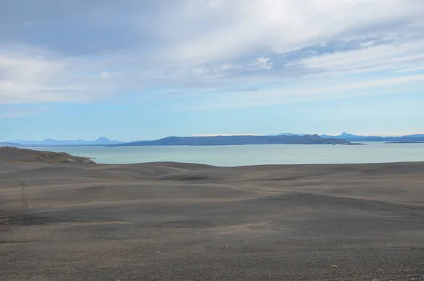 Primo Piano Dune Oceano Con Una Lunga Isola Sullo Sfondo — Foto Stock