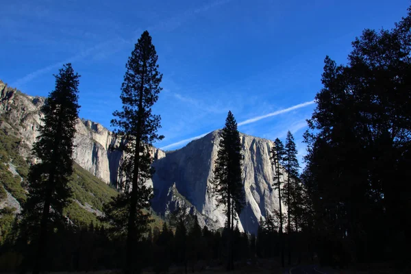 Näkymä Vuorille Yosemiten Kansallispuiston Laaksossa Yhdysvallat — kuvapankkivalokuva