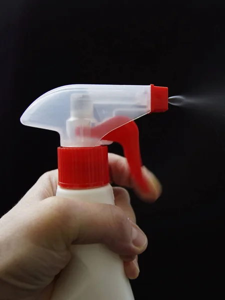 Uma Mão Segurando Frasco Spray Branco Para Desinfecção Com Uma — Fotografia de Stock