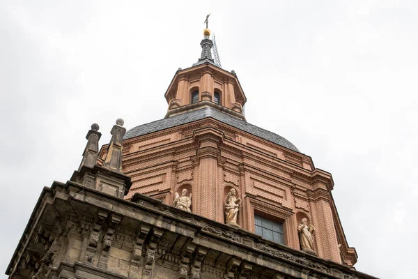 Eine Flache Aufnahme Des San Isidro Museums Einem Düsteren Tag — Stockfoto