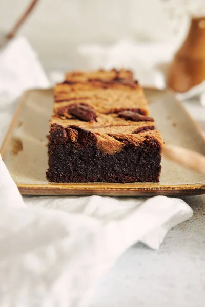 Disparo Vertical Deliciosos Brownies Mantequilla Maní Remolino — Foto de Stock