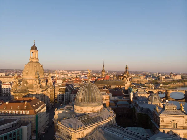 Een Prachtig Landschap Van Een Stadsgezicht Met Onze Lieve Vrouwekerk — Stockfoto