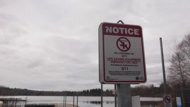 Räddningsutrustning För Livräddning Sjungande Vid Sjöstranden För Säkerhets Skull Larmsignal — Stockvideo