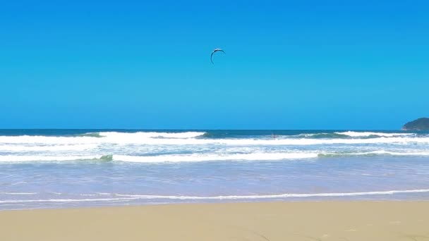 Plage Avec Vagues Ciel Bleu — Video