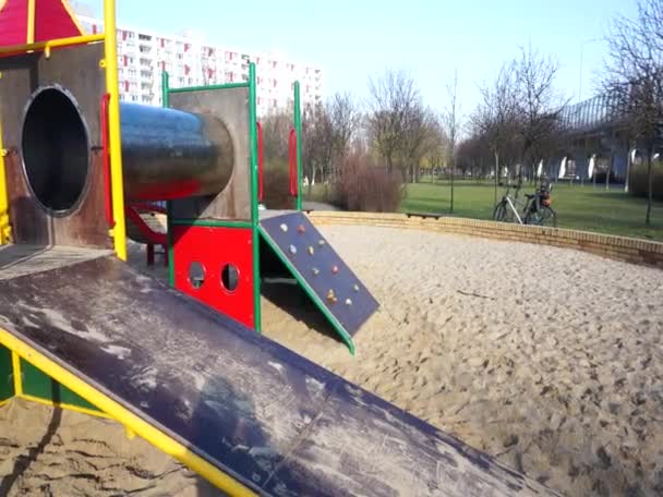 Parco Giochi Bambini Nel Parco — Video Stock