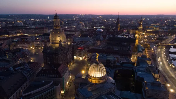 Almanya Nın Dresden Şehrinde Gün Batımında Aydınlatılmış Binaların Olduğu Güzel — Stok fotoğraf