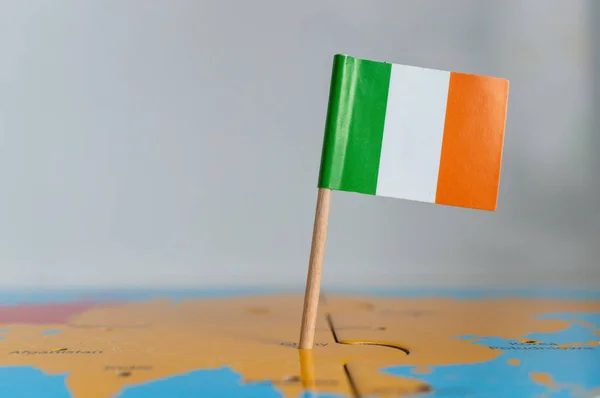 Small Flag Ireland Wooden Stick Fixed Globe — 스톡 사진
