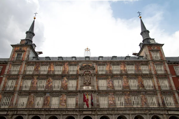 Plano Ángulo Bajo Plaza Mayor Bajo Cielo Nublado Madrid España — Foto de Stock