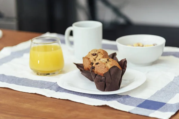 Breakfast Consisting Coffee Orange Juice Muffins Colored Cereals Domestic Life — Stock Photo, Image