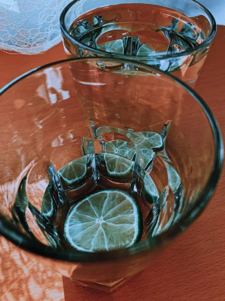 Vertical Shot Lime Slices Glasses — Foto Stock