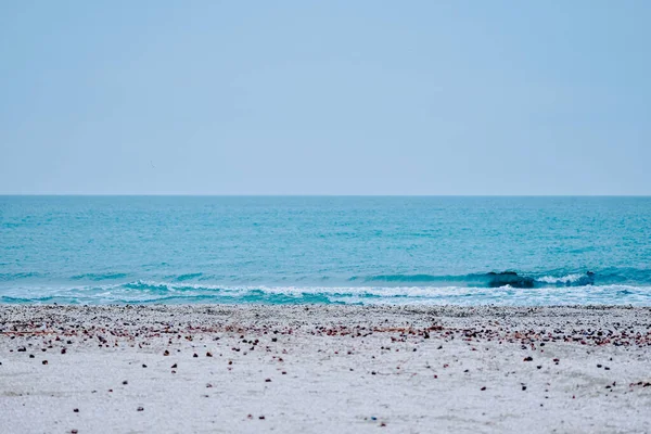 Blue Sea Sandy Beach Pebbles Evening — 스톡 사진