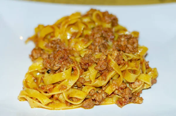 Eine Nahaufnahme Von Pasta Bolognese Auf Dem Teller — Stockfoto