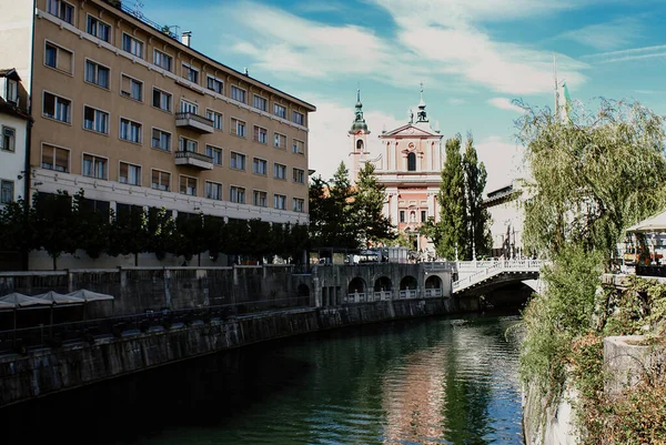 Ljubljanica Folyó Ljubljanában Szlovéniában — Stock Fotó