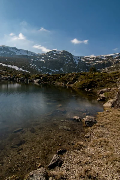 Sebuah Pemandangan Yang Memesona Dari Sebuah Danau Lembah Madriu Perafita — Stok Foto