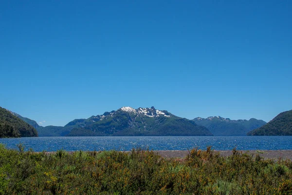Vista Lago Tromen Lago Parco Nazionale Lanin Contro Ande Montagne — Foto Stock