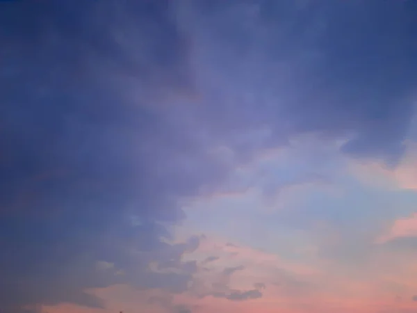 Plný Rám Jasného Cloudscape Pozadí Hladkými Tvary Mraků Světle Modré — Stock fotografie