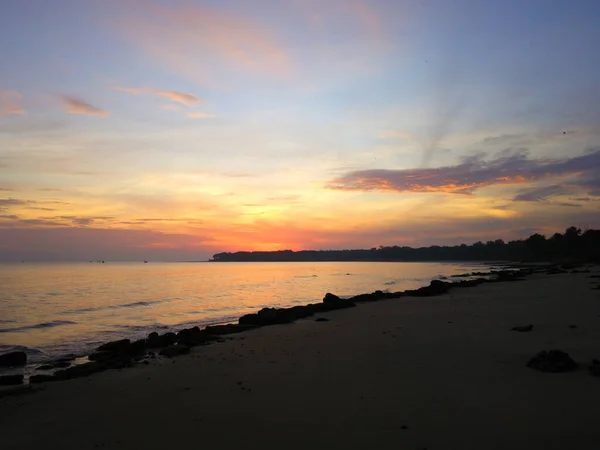 Гарний Вид Піщане Узбережжя Під Час Заходу Сонця — стокове фото