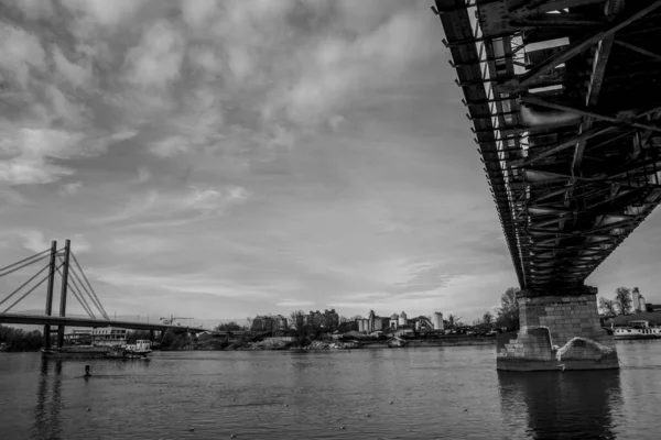 Nízký Záběr Železniční Most Bělehradě — Stock fotografie