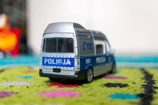 Poznan Polska Kwi 2021 Polski Model Zabawki Policyjny Van Dywanie — Zdjęcie stockowe