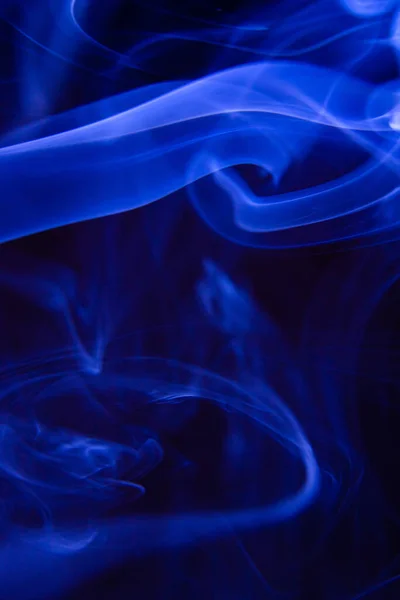 Uma Renderização Fumaça Azul Girando Com Fundo Escuro — Fotografia de Stock