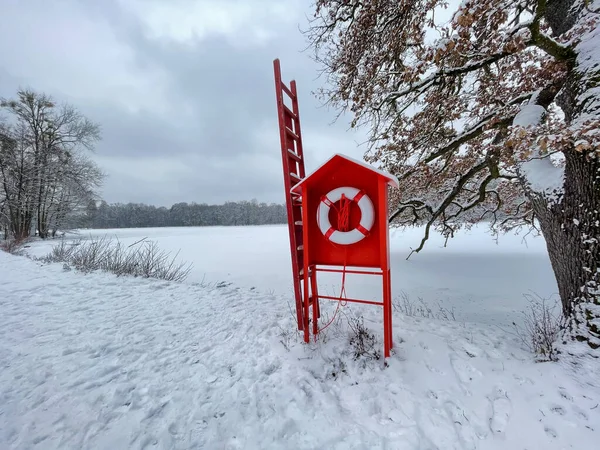 Rettungsring Einem Zugefrorenen See Nymphenburger Schlosspark München — Stockfoto