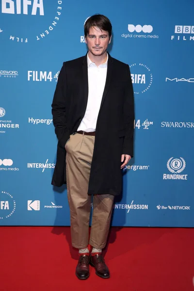 イギリス ロンドン 2018年12月2日 ジョシュ ハートネットが2018年12月2日にイギリス ロンドンのオールド ビリングゲートで開催された第21回英国独立映画賞に出席 — ストック写真