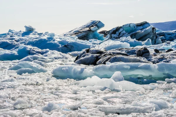 Een Prachtig Uitzicht Ijsbergen Drijvend Jokulsarlon Gletsjer Lagune Ijsland — Stockfoto