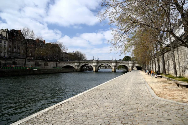 Most Paryski Nad Rzeką Sekwaną — Zdjęcie stockowe