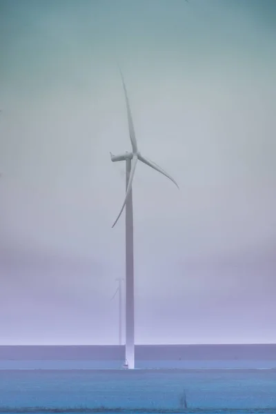 Disparo Vertical Una Turbina Molino Viento Campo —  Fotos de Stock