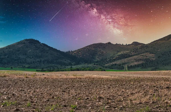 Ein Schöner Blick Auf Die Milchstraße Über Eine Landschaft Mit — Stockfoto