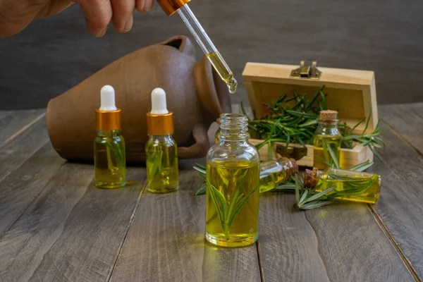 Óleos Essenciais Alecrim Para Tratamento Pele Homeopatia Saúde Beleza — Fotografia de Stock