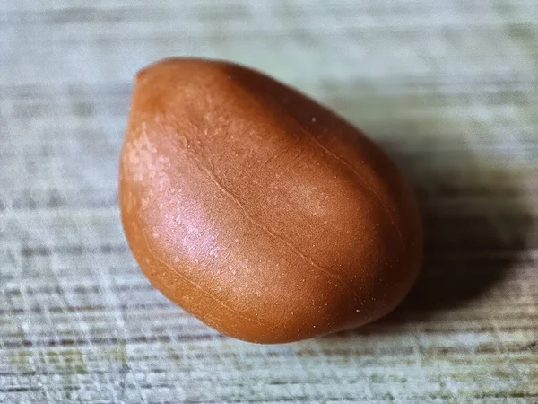 Primer Plano Sabroso Cacahuete Sobre Una Superficie Madera — Foto de Stock