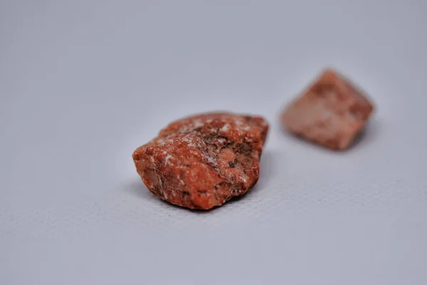 Närbild Mineralstenar Vit Yta — Stockfoto