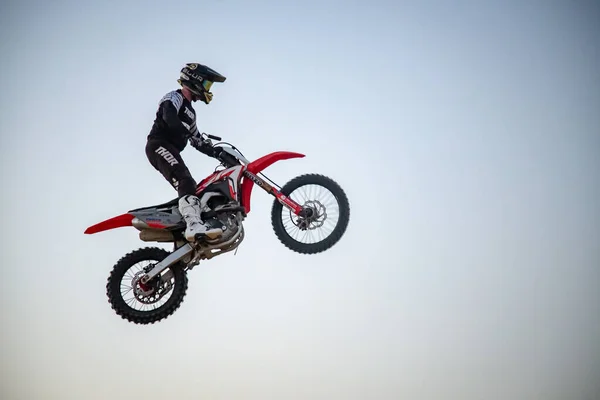 Dubai Zjednoczone Emiracje Arab Stycznia 2021 Motocykliści Motocykle Freestyle Pustynnych — Zdjęcie stockowe