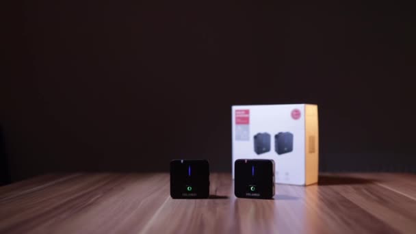 Colpo Prodotto Dettagliato Del Microfono Lavalier Wireless Yelangu — Video Stock