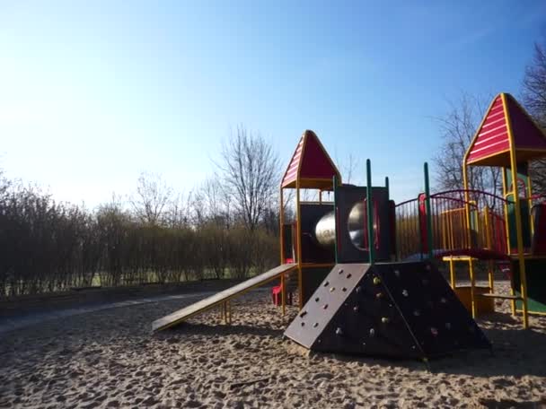 Kinderspielplatz Park — Stockvideo