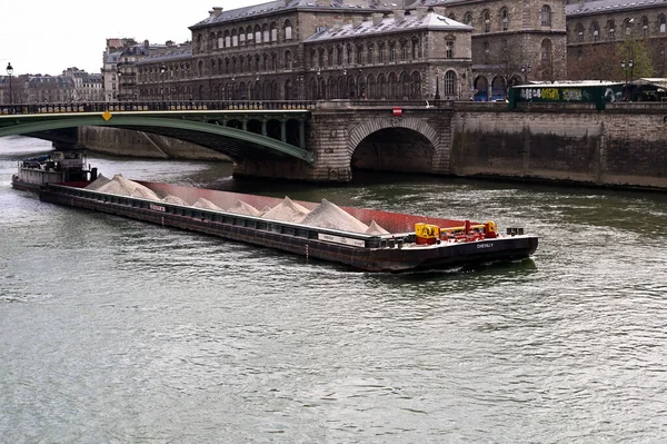 Paris France Avril 2021 Pont Sur Seine Une Énorme Barge — Photo