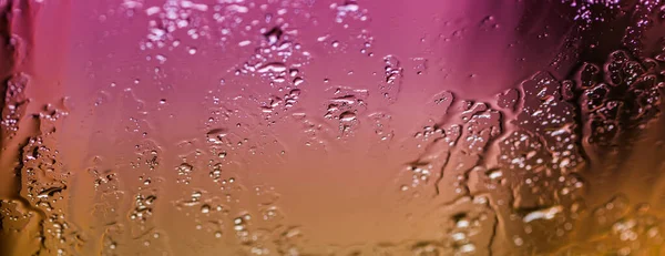 Een Close Shot Van Een Glazen Oppervlak Bedekt Met Waterdruppels — Stockfoto