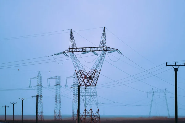 Muitas Torres Transmissão Energia Elétrica — Fotografia de Stock