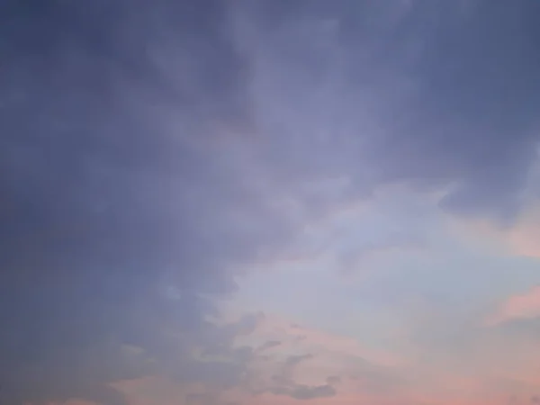 Full Frame Wolkenlandschaft Hintergrund Mit Glatten Wolkenformen Grau Weißen Himmel — Stockfoto