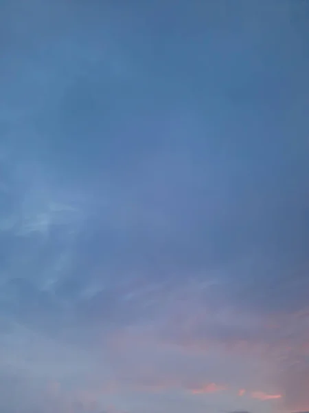 滑らかな雲の形をしたパステルトルコのフルフレームの雲の背景 — ストック写真