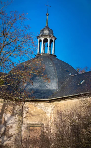 Vertikální Záběr Starobylou Kopuli Kostela — Stock fotografie